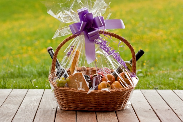 Creating the Perfect Christmas Hampers in Style